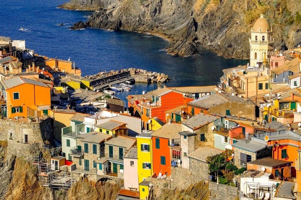 Vue plongeante sur Vernazza